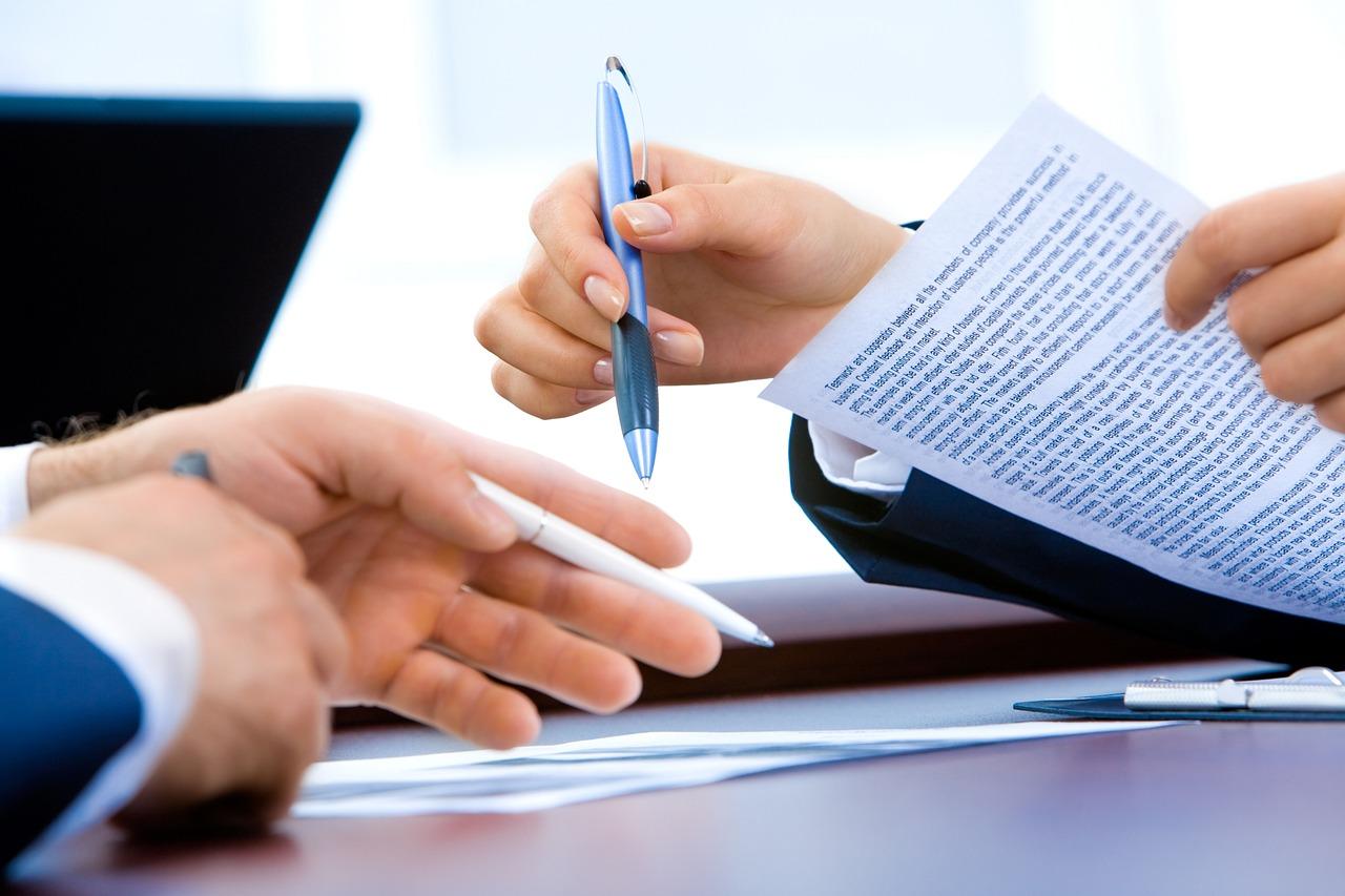 Podpisujemy akt notarialny - co warto wiedzieć?